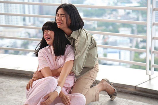 Nhỡ xe ngủ nhờ nhà cô bạn thân, tôi run rẩy phát hiện những bí mật ghê tởm