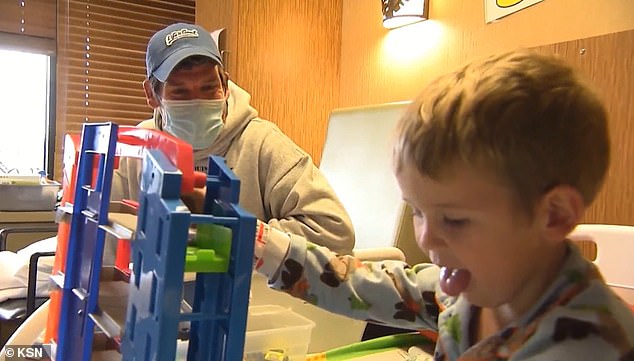 Bé trai 3 tuổi tại Mỹ bị đột quỵ sau khi mắc COVID-19-2