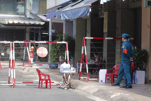 Phong toả 2 địa điểm ở quận 9 vì có ca nghi mắc Covid-19-1