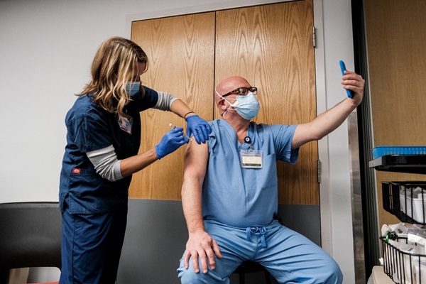 Cả gia đình gốc Việt ở Mỹ mắc Covid-19 sau một bữa tối-1