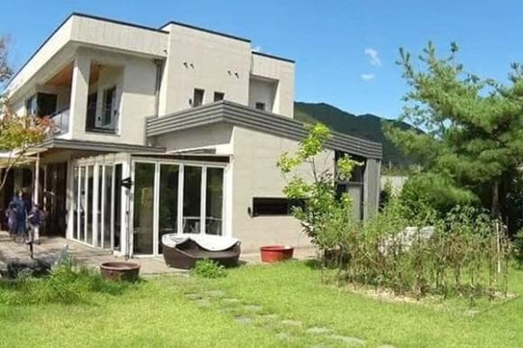 Ngỡ ngàng trước nhan sắc bị thời gian bỏ quên của chồng Lee Young Ae dù gần 70 tuổi-8