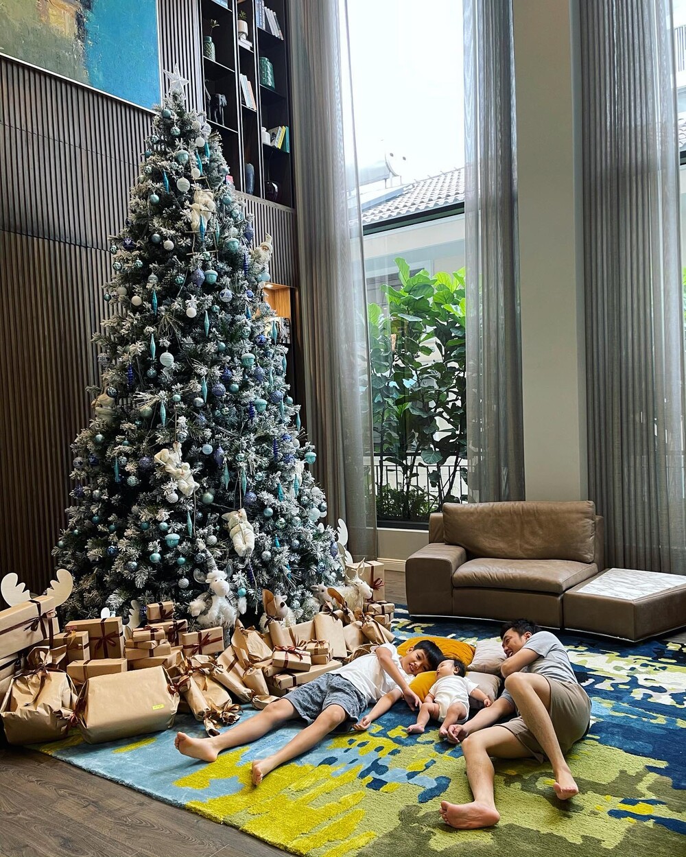 Cường Đô La tập bay cho con gái Suchin trong gara toàn siêu xe-6