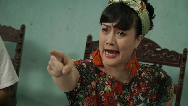 Hướng dương ngược nắng: Fan chia làm 2 phe chính thất - tiểu tam cãi nhau ầm ĩ trên mạng xã hội-2