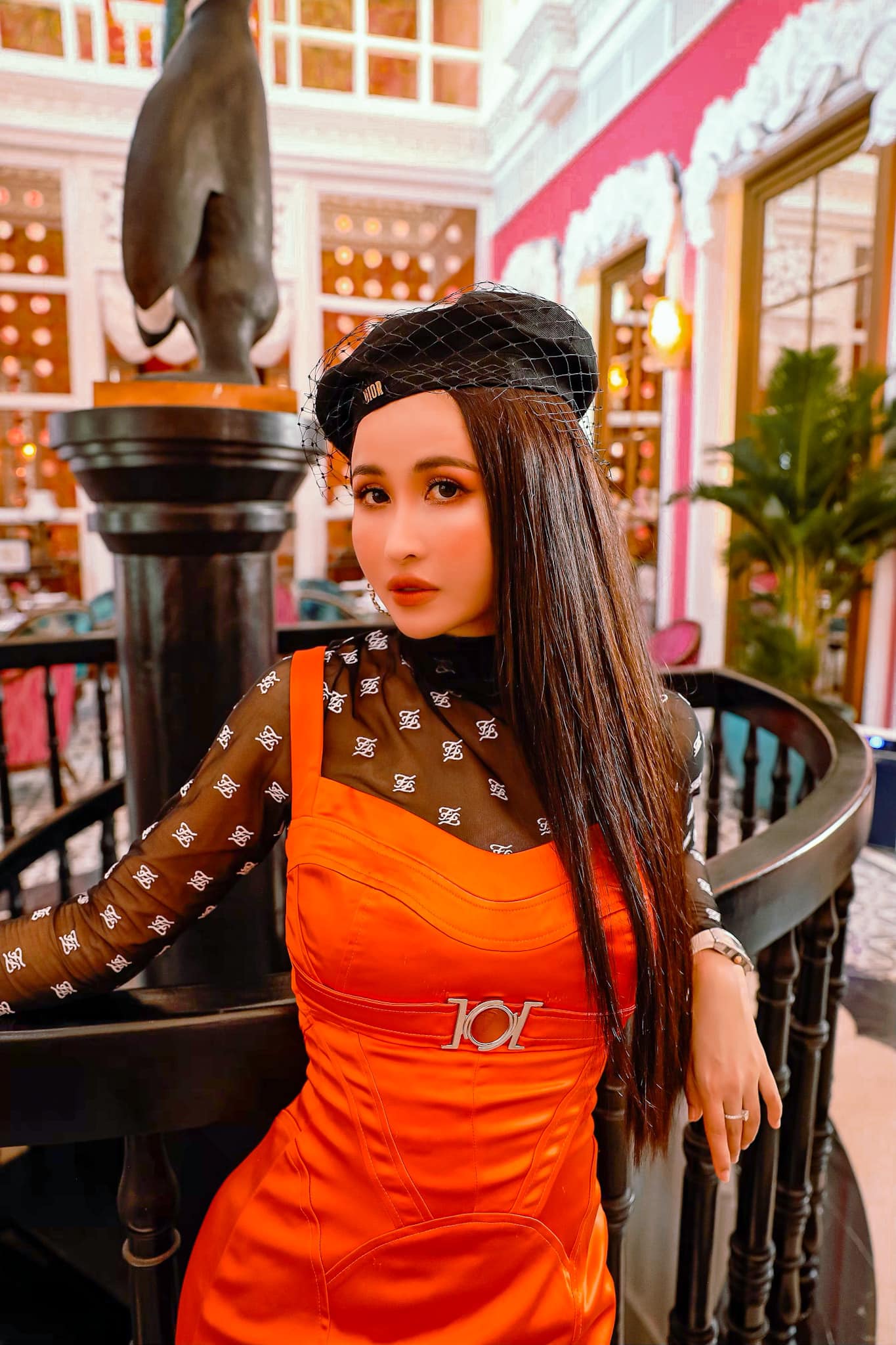 Đệ nhất mỹ nhân phá hàng hiệu là vợ 2 Minh Nhựa: Tiền không thiếu nhưng độ sang luôn ở mức âm vô cùng-7