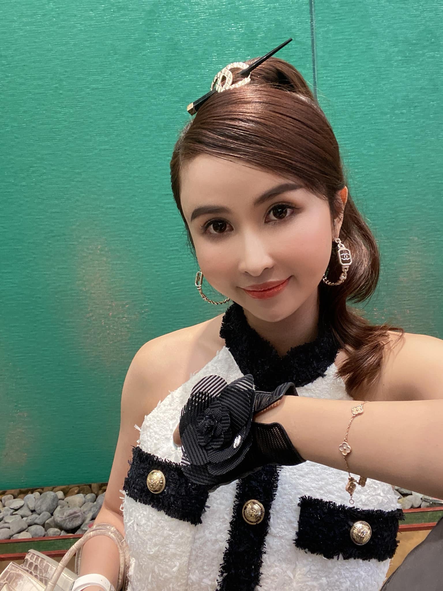 Đệ nhất mỹ nhân phá hàng hiệu là vợ 2 Minh Nhựa: Tiền không thiếu nhưng độ sang luôn ở mức âm vô cùng-3