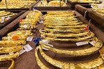 Giá vàng bất ngờ tăng vọt qua mốc 56 triệu đồng/lượng-2