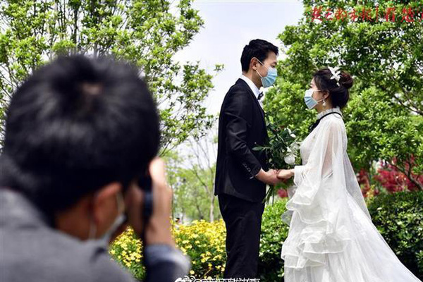 Đi du lịch trăng mật kết hợp chụp ảnh cưới, cặp tình nhân gặp thảm cảnh khiến 1 người chết 1 người bị thương, danh tính thủ phạm gây phẫn nộ-1