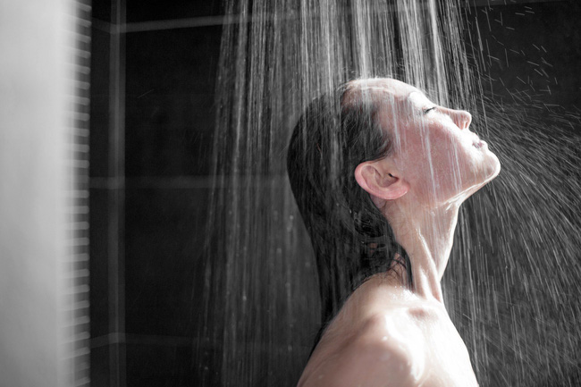 6 nguy hiểm đáng sợ khi tắm vào mùa đông, bạn cần lưu ý kỹ nếu không muốn cơ thể gặp nguy-1