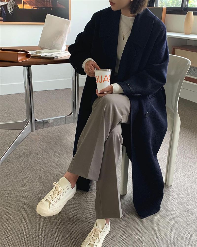 Trời rét đậm là chị em phải ôn lại ngay 4 cách diện áo khoác dạ siêu ấm mà sang chảnh, thanh lịch có thừa của gái Hàn-1