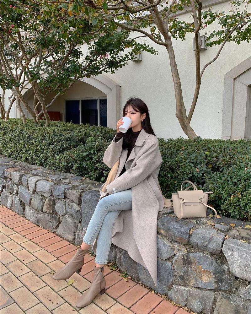 Trời rét đậm là chị em phải ôn lại ngay 4 cách diện áo khoác dạ siêu ấm mà sang chảnh, thanh lịch có thừa của gái Hàn-5