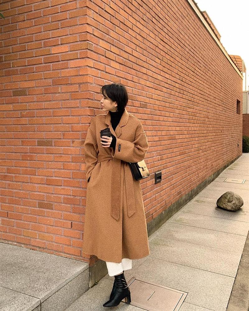 Trời rét đậm là chị em phải ôn lại ngay 4 cách diện áo khoác dạ siêu ấm mà sang chảnh, thanh lịch có thừa của gái Hàn-13