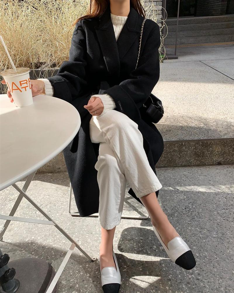 Trời rét đậm là chị em phải ôn lại ngay 4 cách diện áo khoác dạ siêu ấm mà sang chảnh, thanh lịch có thừa của gái Hàn-16