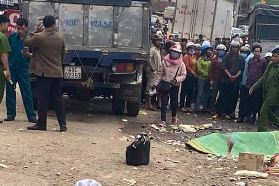 Xe tải gây tai nạn liên hoàn, 2 cô gái tử vong