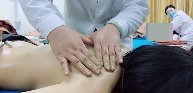 Cô gái 24 tuổi già như bà lão 60 chỉ sau một tháng sinh con, cuộc sống hiện tại của cô sau 17 năm còn bất ngờ hơn nữa!-6
