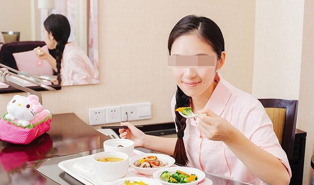 Cô gái 24 tuổi già như bà lão 60 chỉ sau một tháng sinh con, cuộc sống hiện tại của cô sau 17 năm còn bất ngờ hơn nữa!-7