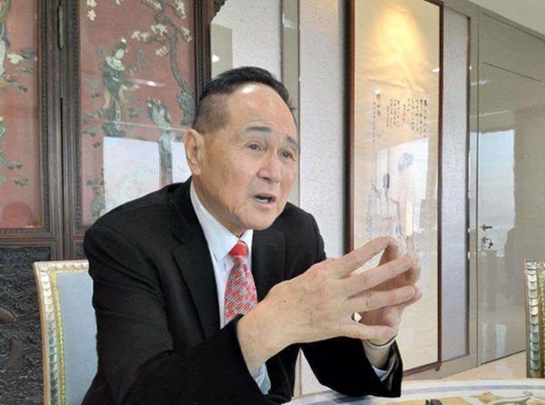 Con trai Vua tàu biển Hồng Kông lộ ảnh hẹn hò với tình mới khi đã 84 tuổi, ăn chơi khét tiếng nhưng không kết hôn vì sợ chia gia tài-1