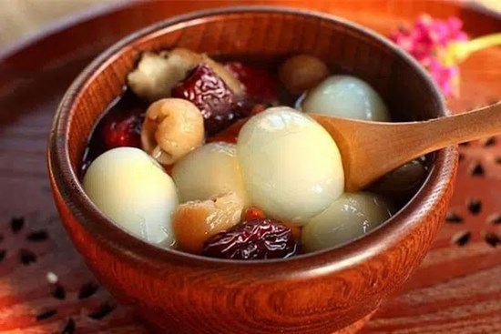 Tuyệt chiêu chăm chồng cho hội gái đoảng: Chỉ cần luộc trứng với thứ này, anh xã dù bao nhiêu tuổi cũng trở về thời sung mãn!