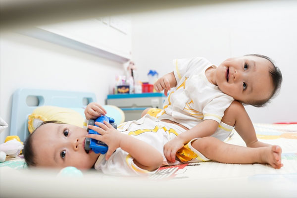 Bé gái 8 tuổi bị lột toàn bộ da đầu do tóc cuốn vào bánh xe-2