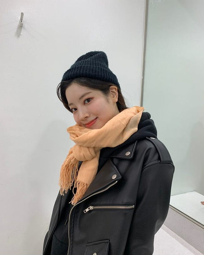 Trên sân khấu thì lồng lộn nhưng TWICE đời thường ăn diện cực đơn giản, xem mà học được bao cách mix đồ sành điệu-13