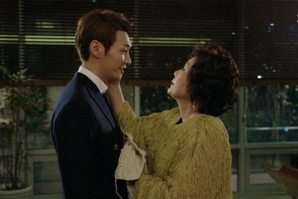 Bỗng dưng sếp gọi tôi vào rồi khẩn khoản xin tôi giúp đỡ một việc khiến tôi đứng hình-2