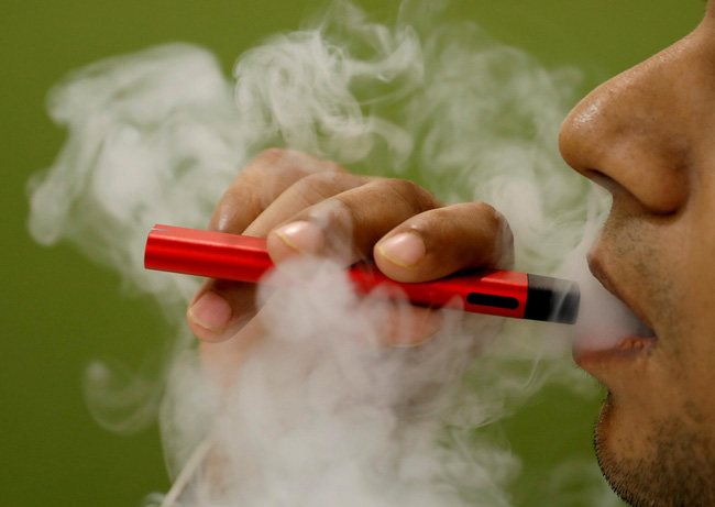 Bộ Y tế đề xuất cấm hoàn toàn thuốc lá thế hệ mới ở Việt Nam-1