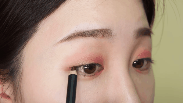 4 điều tối kị khi make up mà các nàng có thể học ngay từ phim Hàn: Đừng để năm mới đến mà mặt mũi trông như hề-6