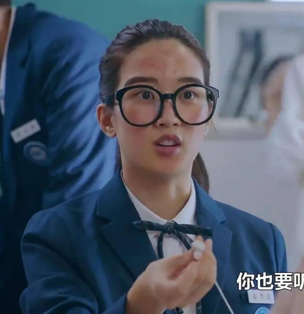 4 điều tối kị khi make up mà các nàng có thể học ngay từ phim Hàn: Đừng để năm mới đến mà mặt mũi trông như hề-2