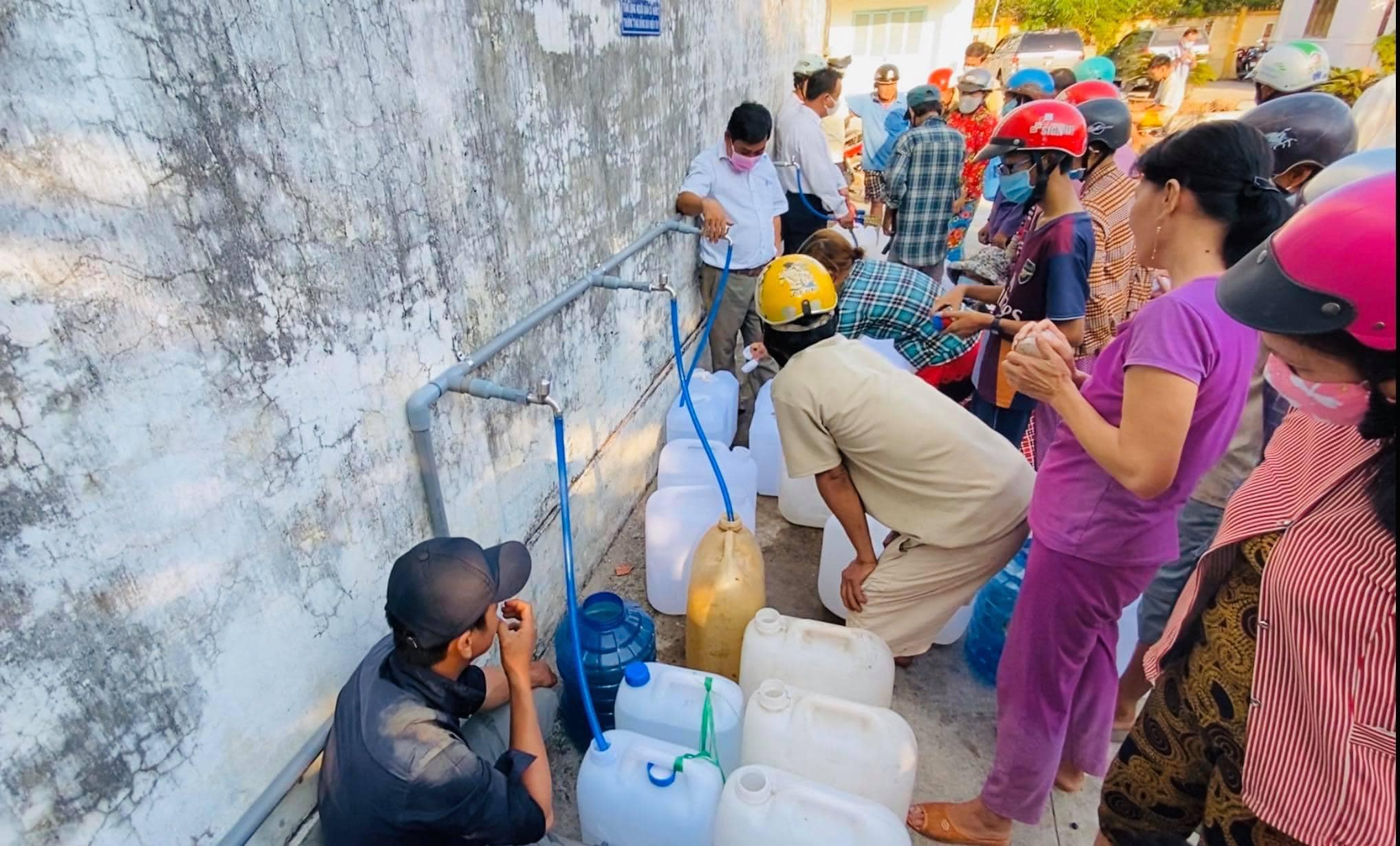 Thủy Tiên tổng kết năm 2020 biến động: quyên góp tổng cộng 194 tỷ đồng cứu trợ người dân miền Tây và miền Trung-3