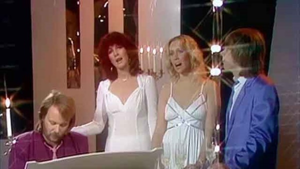 Happy New Year: Ca khúc bất hủ cất lên vào thời khắc giao thừa lại càng thấm thía khi năm 2020 khép lại với đầy suy tư trăn trở-2