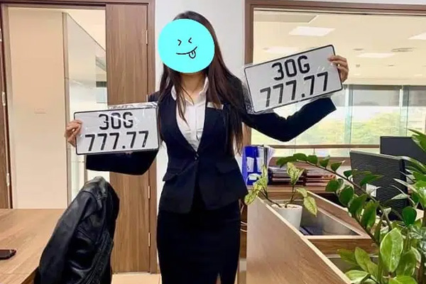 Khoảnh khắc xe bán tải gây tai nạn liên hoàn, người đi đường bịt tai vì âm thanh quá khủng khiếp-4