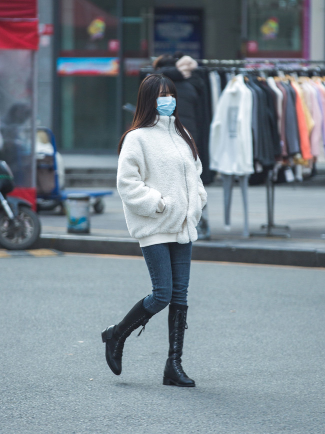 Street style trước thềm đi đón Giao thừa của các quý cô Châu Á: Dù trời lạnh vẫn mặc đẹp bất chấp-13