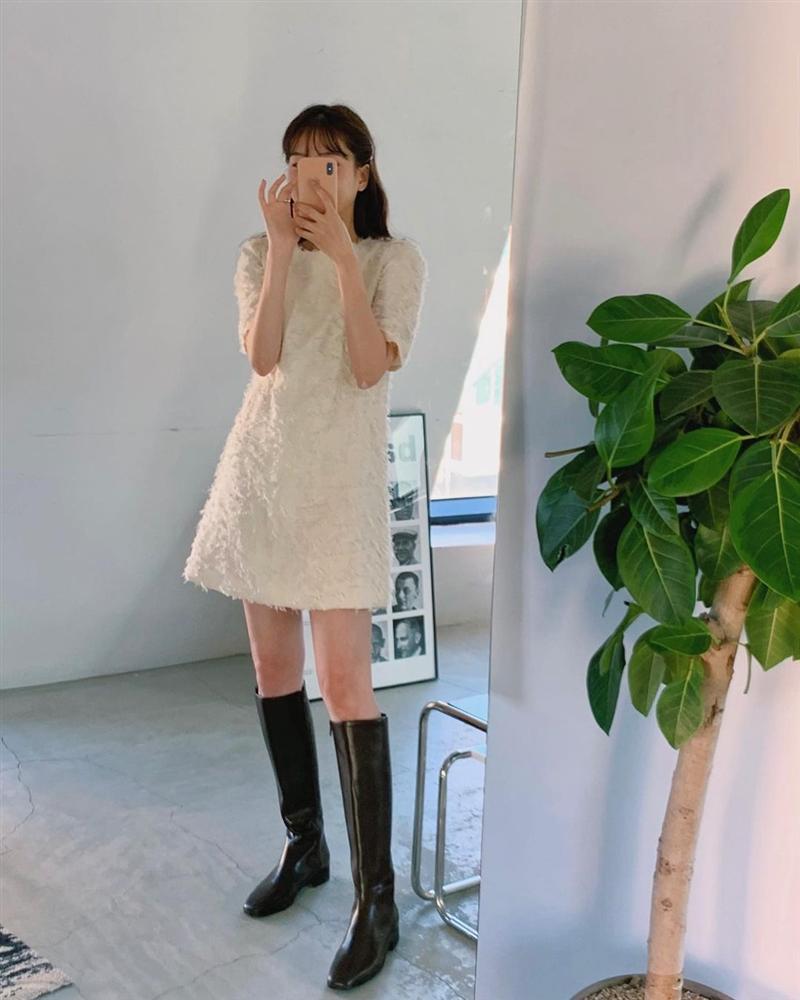 Năm mới già thêm một tuổi nhưng chị em cứ sắm 5 kiểu váy này là trông vừa trẻ hẳn ra, vừa sang thêm mấy bậc-2