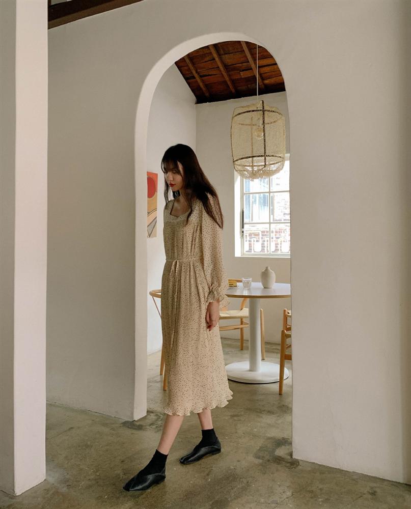 Năm mới già thêm một tuổi nhưng chị em cứ sắm 5 kiểu váy này là trông vừa trẻ hẳn ra, vừa sang thêm mấy bậc-13