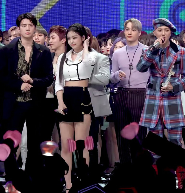 Dispatch cuối cùng cũng hé lộ lý do không khui cặp đôi nào vào năm 2020-4