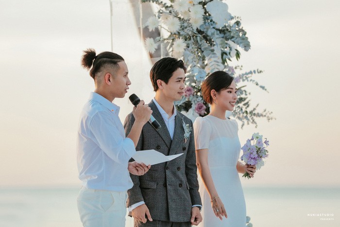 Chọn đúng khoảnh khắc đón năm mới 2021, Công Phượng đăng loạt ảnh cưới đẹp lung linh-5