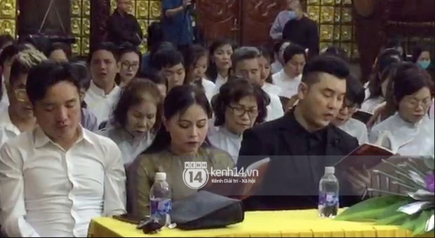 Cập nhật tang lễ NS Vân Quang Long: Lam Trường lặng lẽ đến viếng, rơi nước mắt với hình ảnh các con của cố NS chắp tay cảm ơn từng người-57