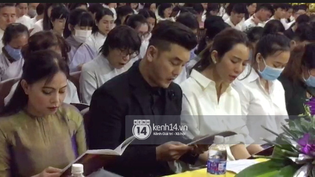 Cập nhật tang lễ NS Vân Quang Long: Lam Trường lặng lẽ đến viếng, rơi nước mắt với hình ảnh các con của cố NS chắp tay cảm ơn từng người-58