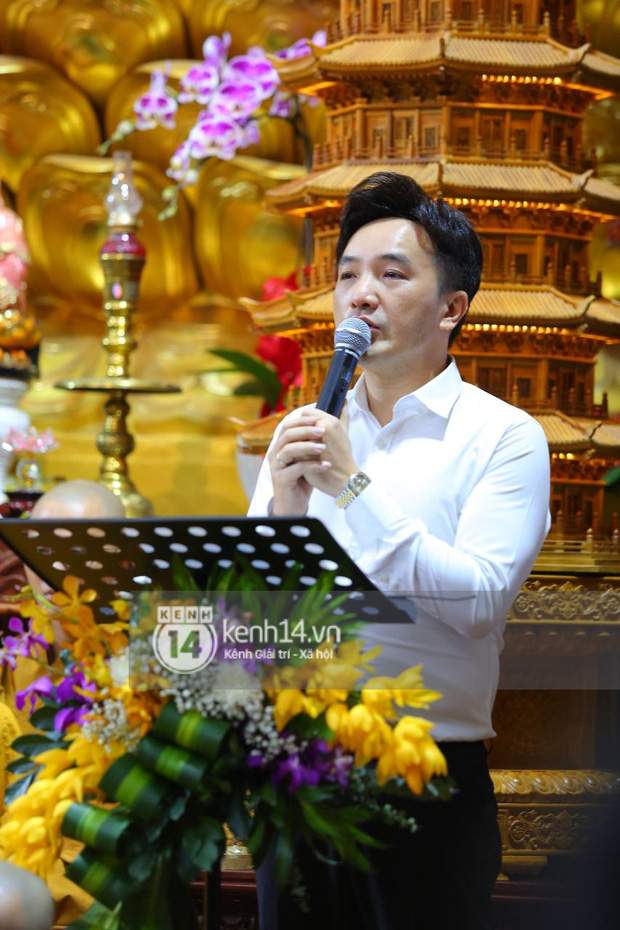 Cập nhật tang lễ NS Vân Quang Long: Lam Trường lặng lẽ đến viếng, rơi nước mắt với hình ảnh các con của cố NS chắp tay cảm ơn từng người-19