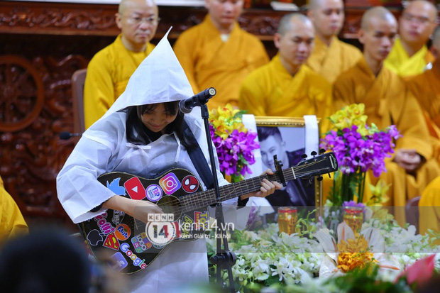 Cập nhật tang lễ NS Vân Quang Long: Lam Trường lặng lẽ đến viếng, rơi nước mắt với hình ảnh các con của cố NS chắp tay cảm ơn từng người-21