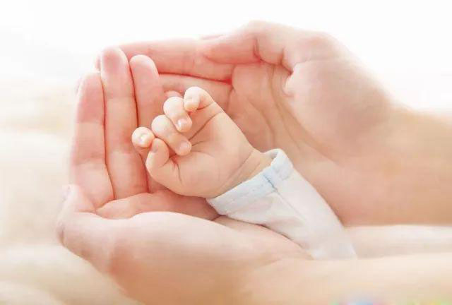 Em bé có thông minh hay không bạn có thể nhận biết từ bàn tay, nếu có 4 đặc điểm này thì chắc chắn bố mẹ nên vui mừng-4