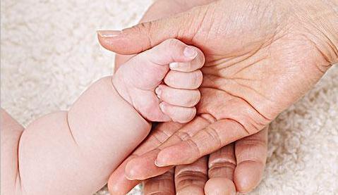 Em bé có thông minh hay không bạn có thể nhận biết từ bàn tay, nếu có 4 đặc điểm này thì chắc chắn bố mẹ nên vui mừng-2