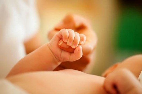 Em bé có thông minh hay không bạn có thể nhận biết từ bàn tay, nếu có 4 đặc điểm này thì chắc chắn bố mẹ nên vui mừng