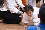 Tang lễ NS Vân Quang Long: Lam Trường lặng lẽ đến viếng, rơi nước mắt với hình ảnh các con của cố NS chắp tay cảm ơn từng người-14