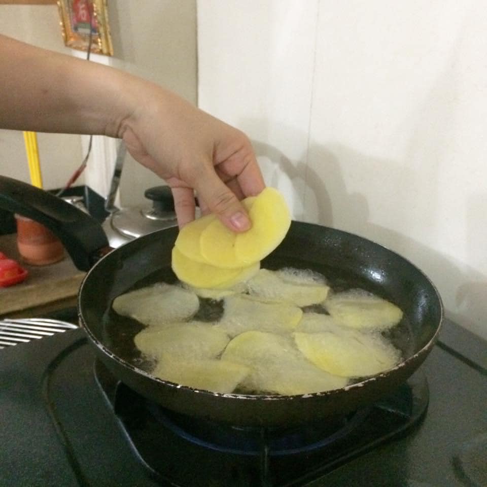 Hóa ra bí kíp làm snack khoai tây chiên phô mai giòn rụm ngon khó cưỡng lại là thứ nguyên liệu mà nhà ai cũng có-7