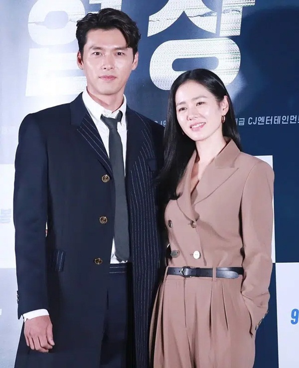 Son Ye Jin đổi đủ kiểu tóc khi sánh bước bên Hyun Bin, còn ở cạnh Jung Hae In hay So Ji Sub thì để mãi một kiểu giản đơn-9