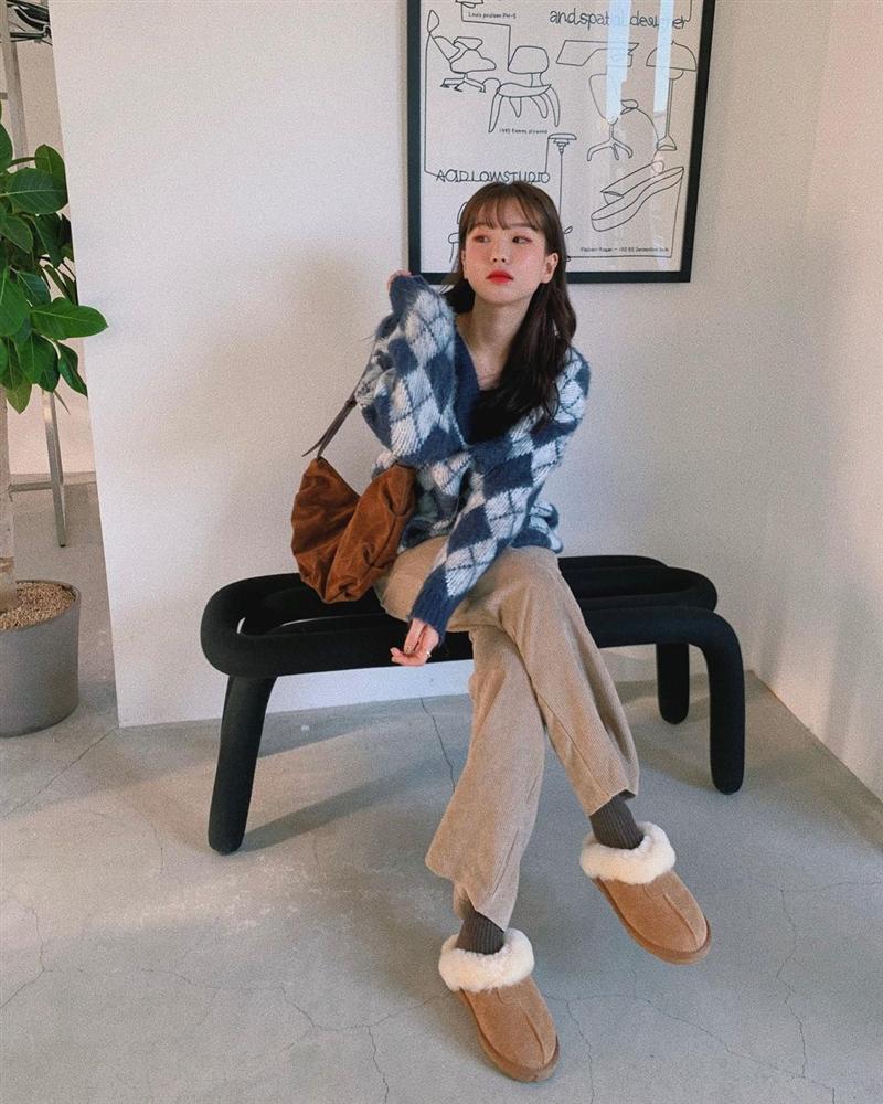 4 cách diện áo len hack dáng đỉnh cao: Body thon thả mà điểm sang chảnh cũng tăng vù vù-3