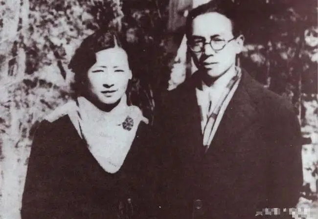 Người đàn ông sẵn lòng cho vợ yêu người đàn ông khác, sau khi vợ qua đời, ông kết hôn với học trò cũ kém 27 tuổi và từng làm chủ hôn cho đám cưới của cô-2