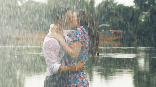 Clip khoá môi lia lịa của Hà Hồ và Kim Lý ngày đầu năm: Bố mẹ bỉm chăm phát cảnh thân mật” nhất Vbiz đây rồi!-2