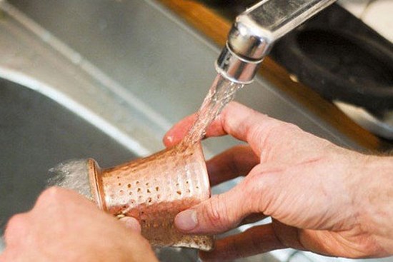 Mẹo làm sáng đồ thờ bằng tương cà chua siêu chuẩn