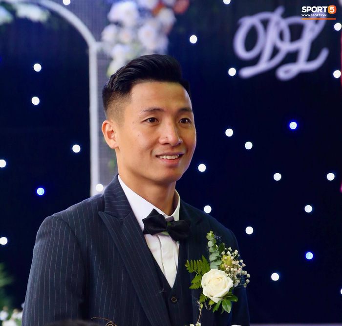 Bùi Tiến Dũng diện suit bảnh bao trong ngày trọng đại, tự lái xế hộp giá 4 tỷ đến đón nàng về dinh-8